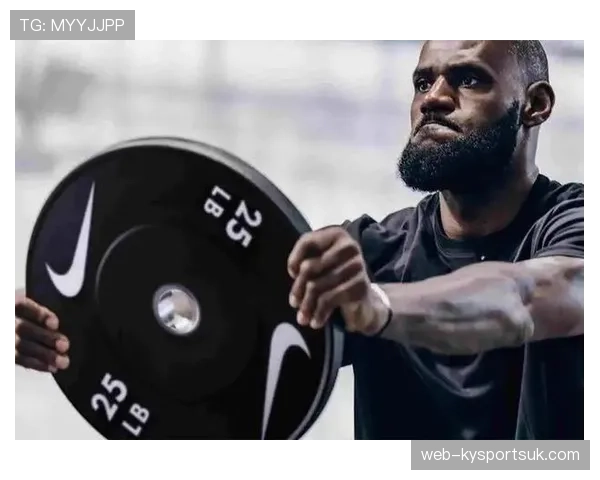 勒布朗·詹姆斯又在凌晨四点发训练视频，这身体是铁打的？