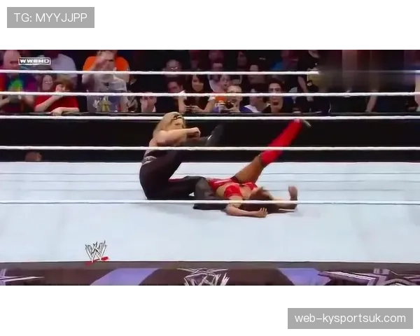 山口茜比赛结束直接换拖鞋，谁能想到场上杀气腾腾幕后秒变淘宝达人？